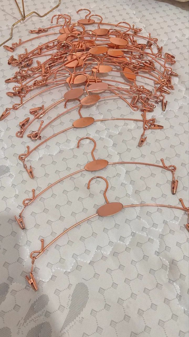 Cabides rose gold com presilhas  - Foto 2