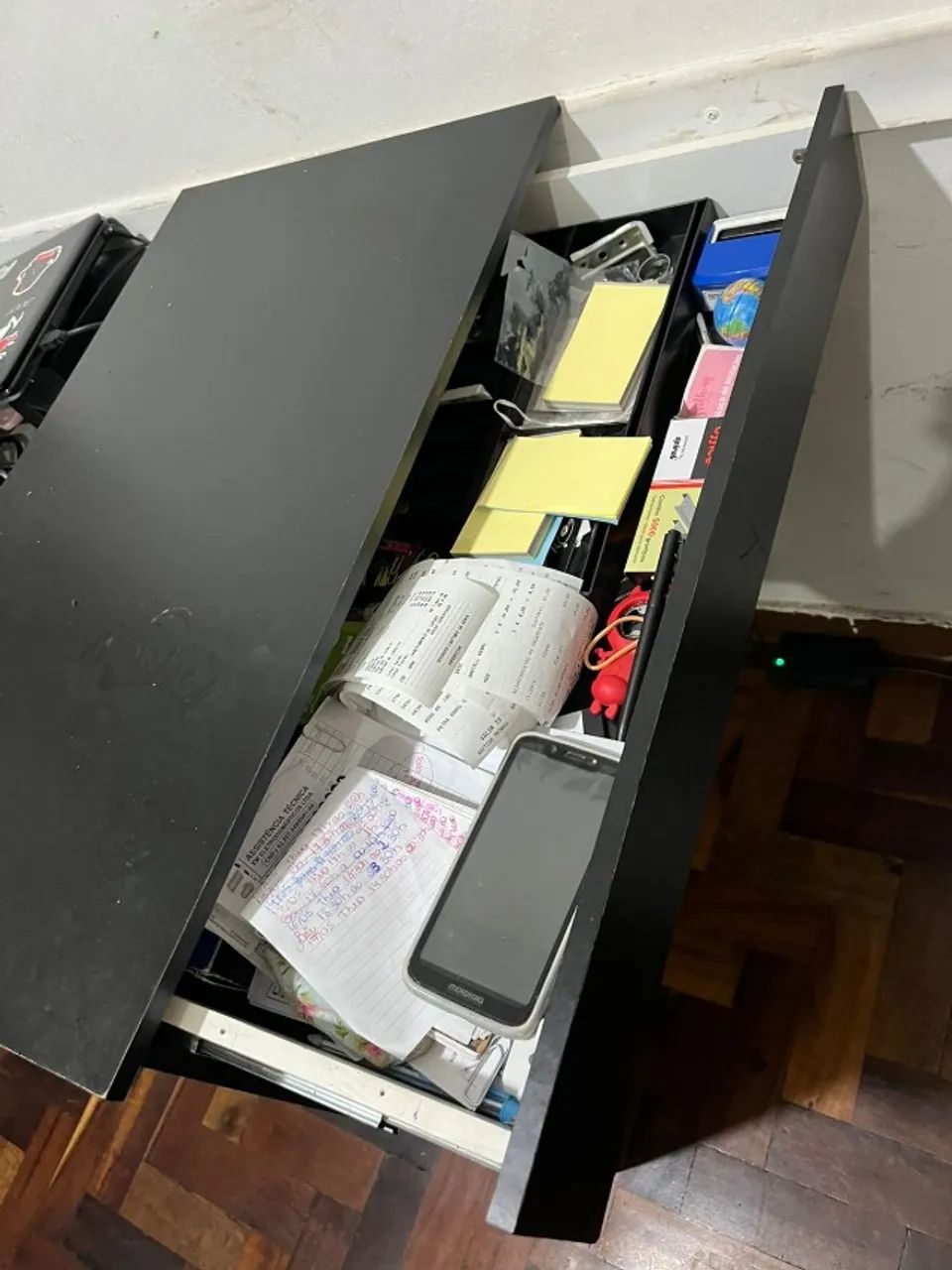 mesa de computador ou mesa de caixa com gaveta