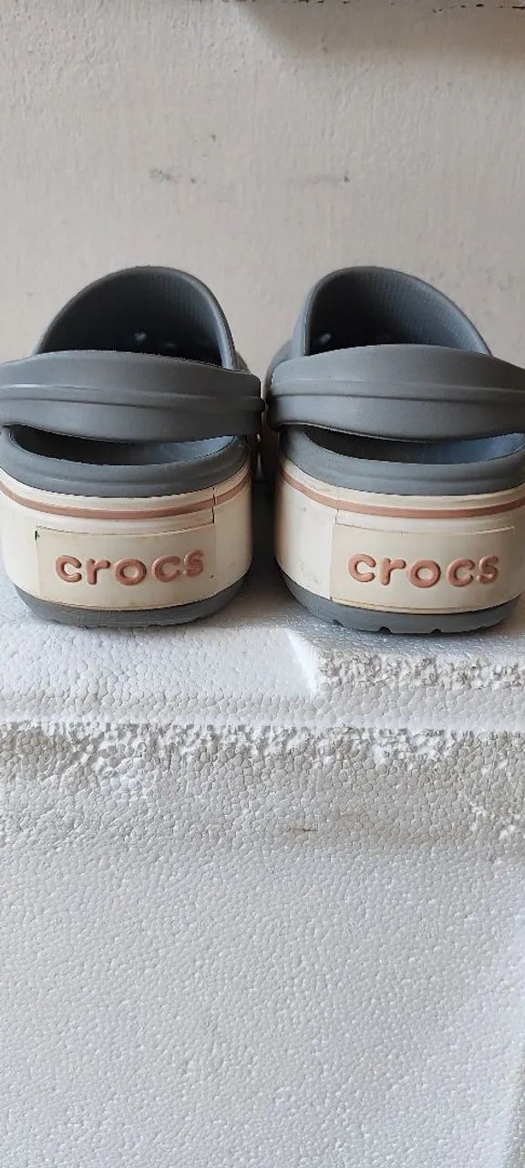 Crocs semi nova  - Foto 2