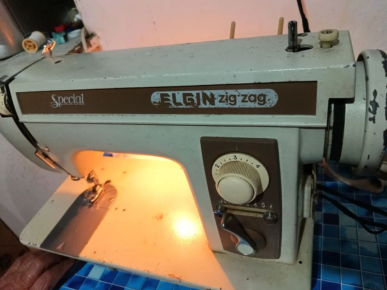 MÁQUINA DE CUSTURA C/ MOTOR 127V - Foto 4