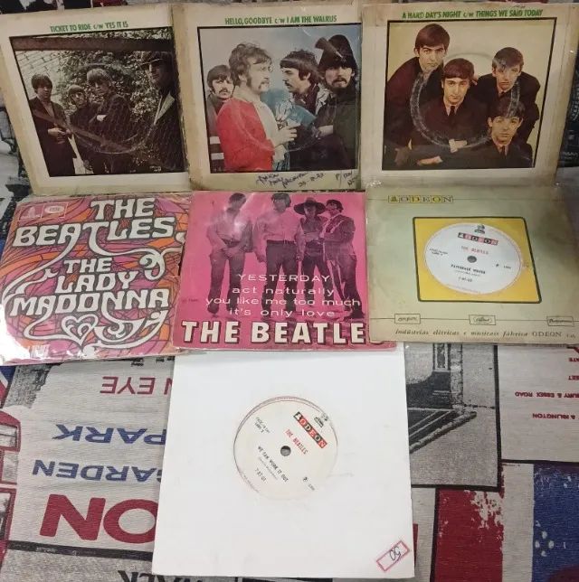 BEATLES COLEÇAO DE COMPACTOS...6 + 1 DE BRINDE - 400