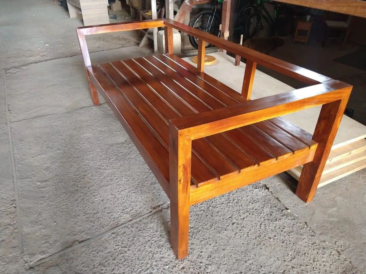 Conjunto de 1 Sofá com 2 poltronas de madeira maciça  - Foto 4