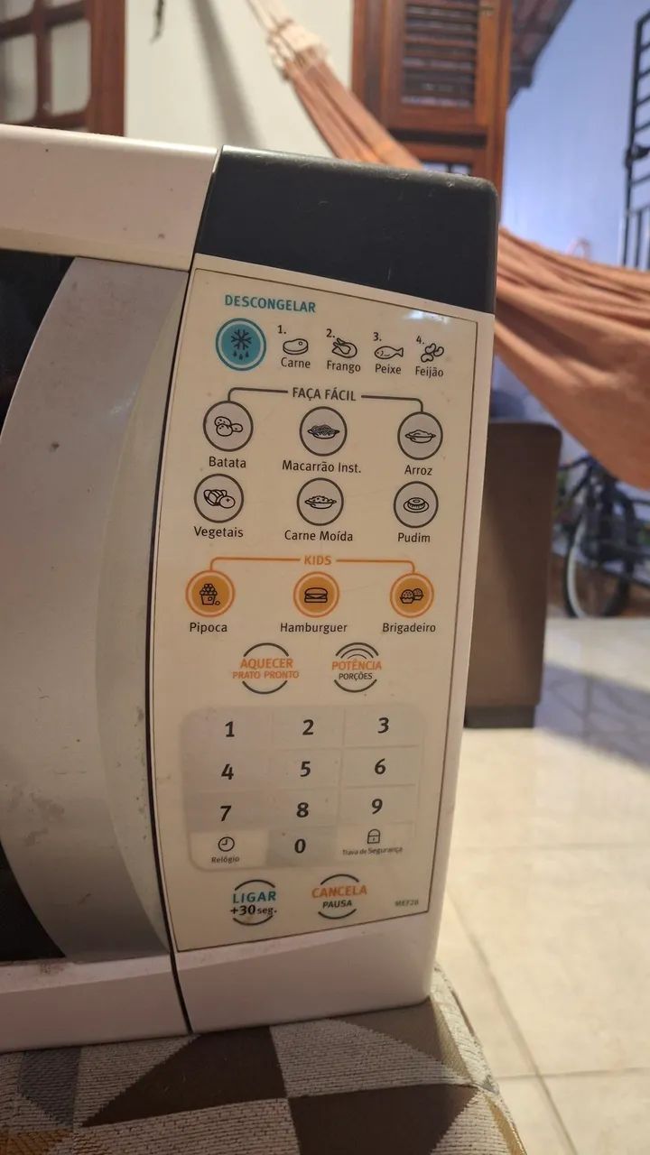 Microondas Eletrolux retirar peças - Foto 2
