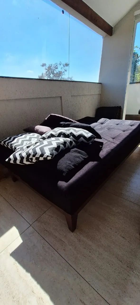 Sofá-Cama 3 Lugares que vira Cama de Casal com Base e Pés de Madeira  - Foto 2