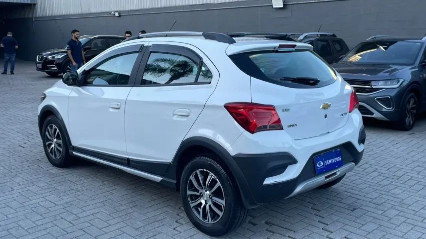 Chevrolet Onix Activ 1.4 8V Flex Mec. 4P 2018 - Foto 4