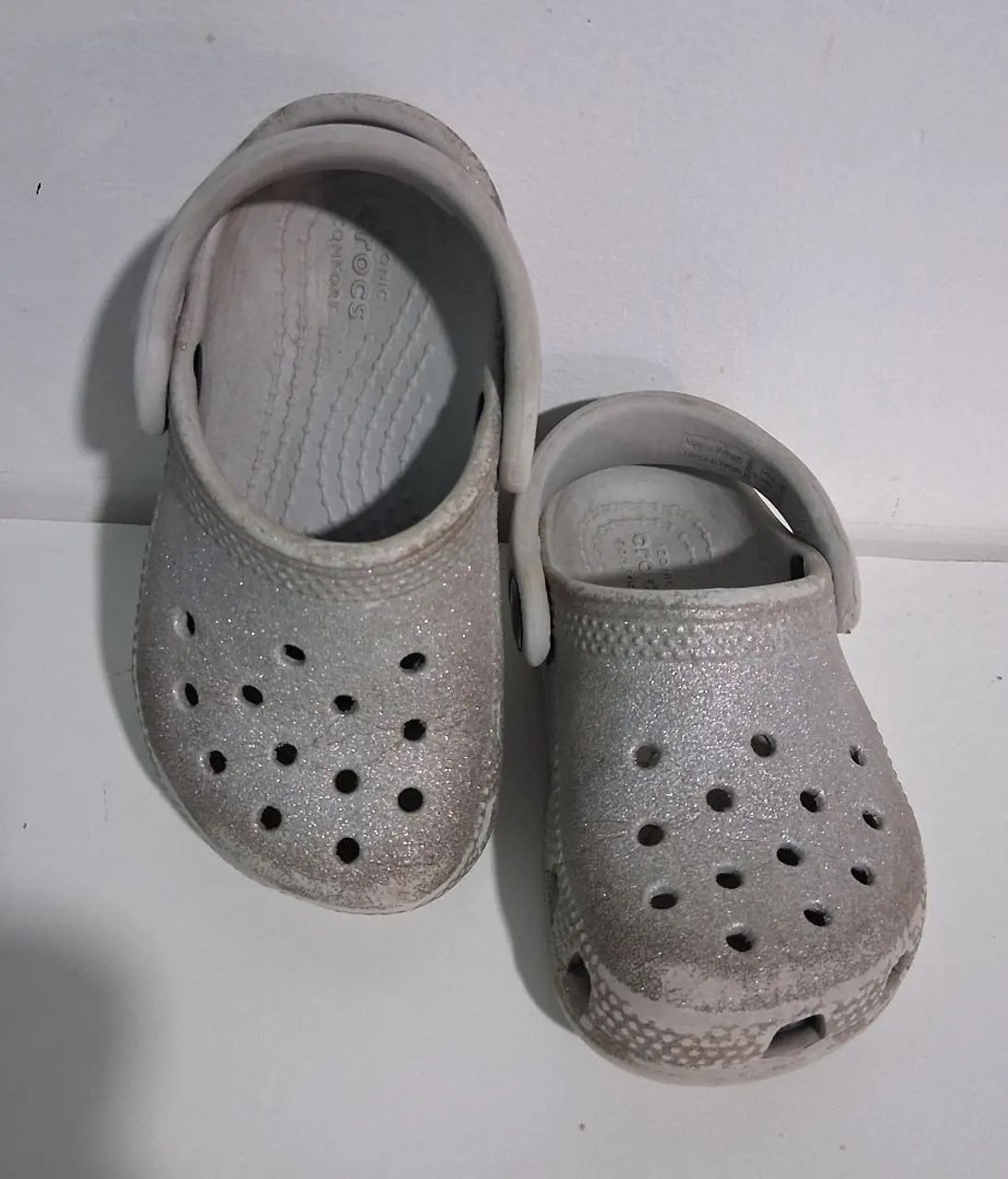 Crocs classic glitter clog infantil silver - Cinza