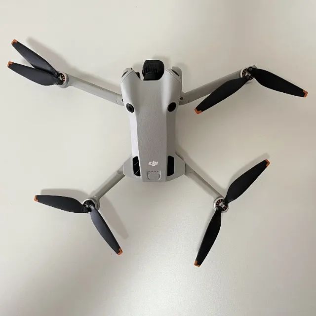Drone DJI Mini 4 Pro Fly More Combo com câmera 4K cinza 3 baterias (Com Tela) - Foto 3
