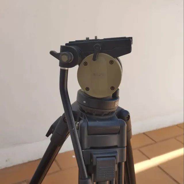 Tripé de Câmera Benro Profissonal Excelente - Foto 2