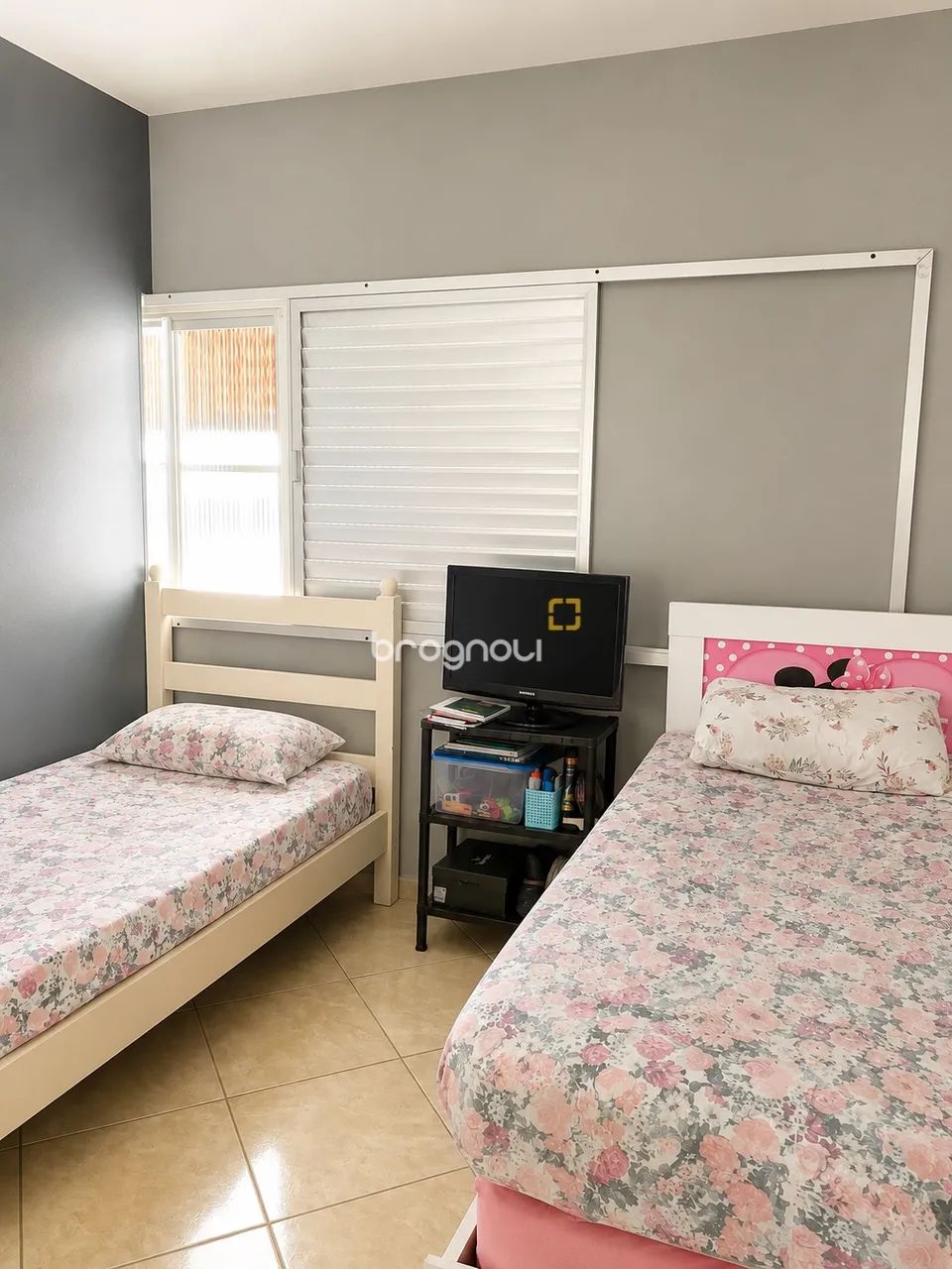 Sobrado aprox. 200mts 2 com garagem coberta para 3 carros na grande Florianópolis - Foto 4
