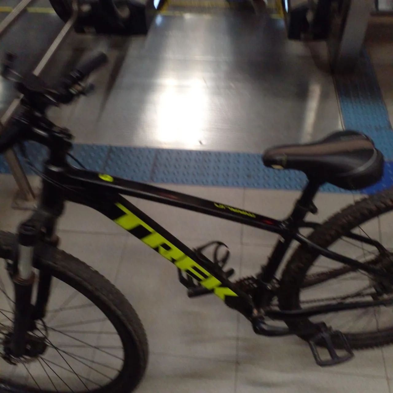 Bike Trek verde com preta 