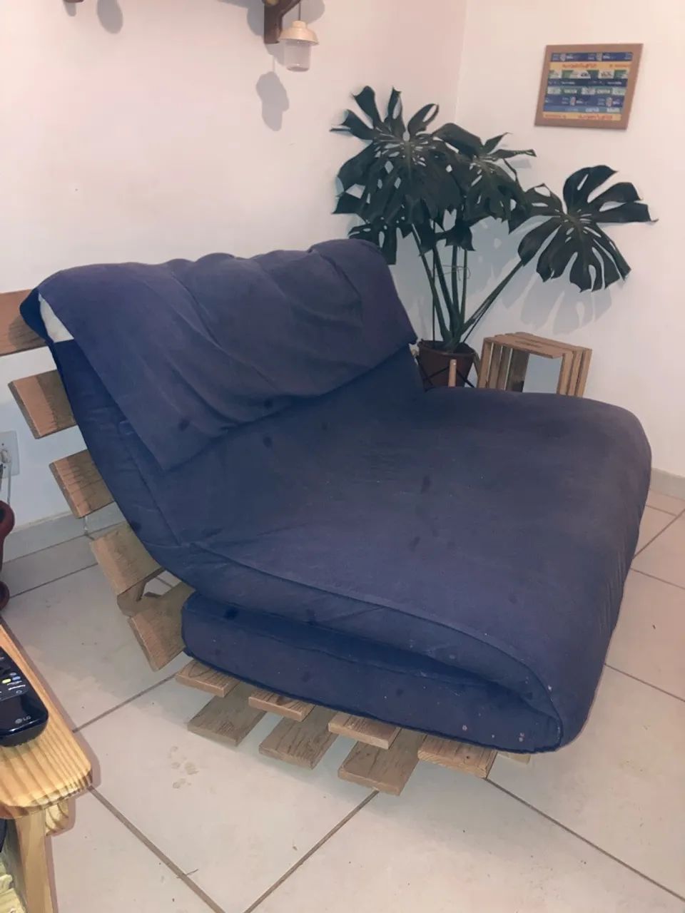 Cadeira e sofá cama de madeira  - Foto 3