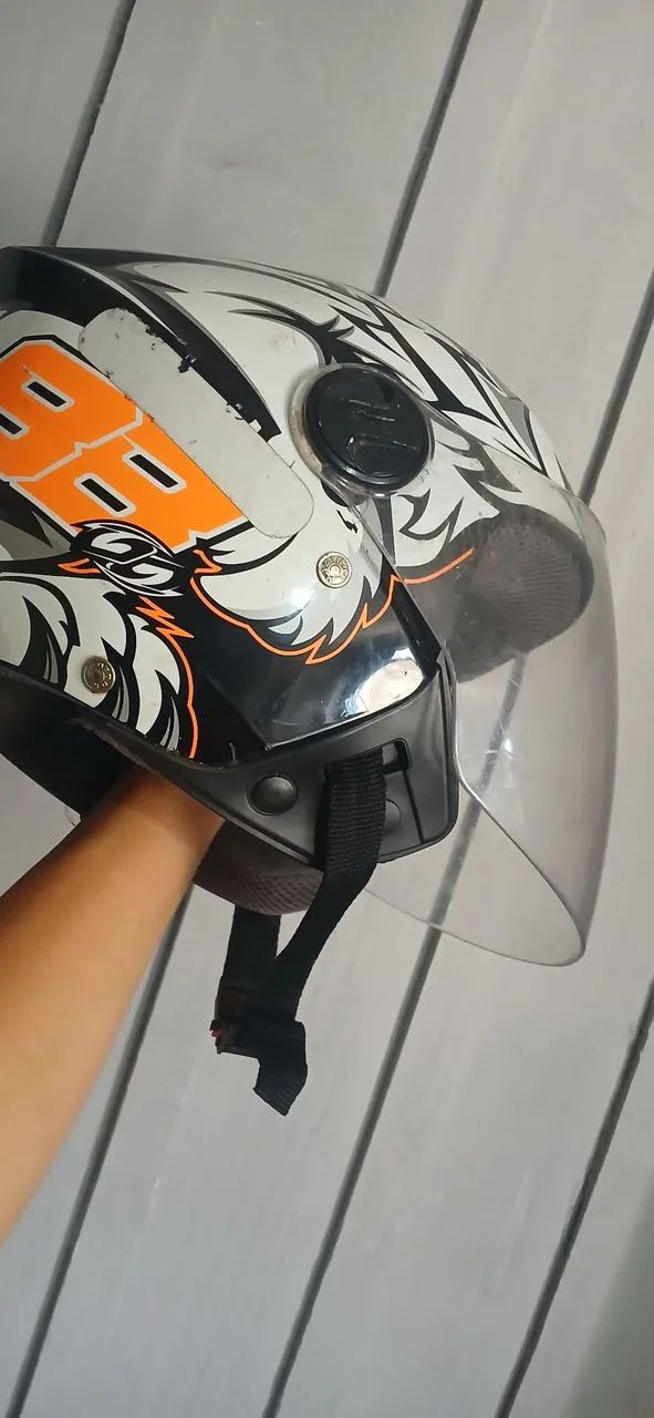 Capacete aberto 