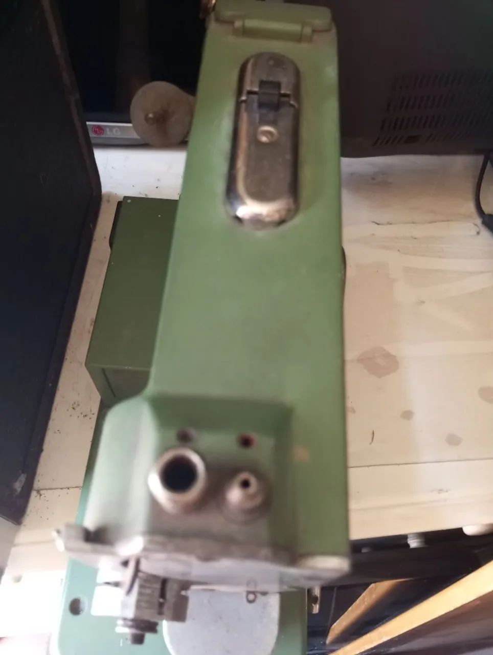 Máquina de costura antiga - Foto 4