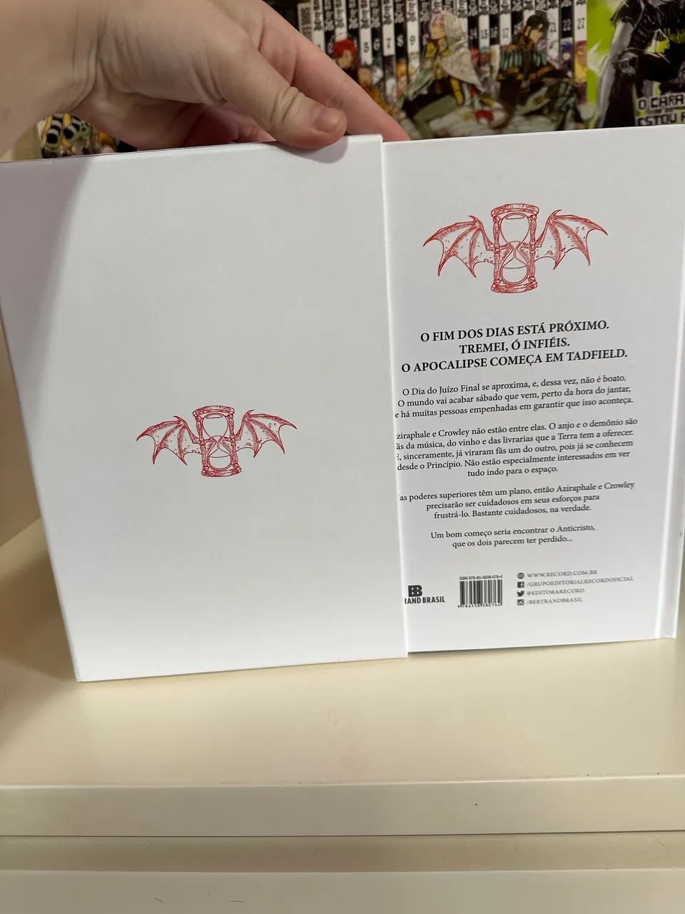 Livro Good Omens - Foto 3