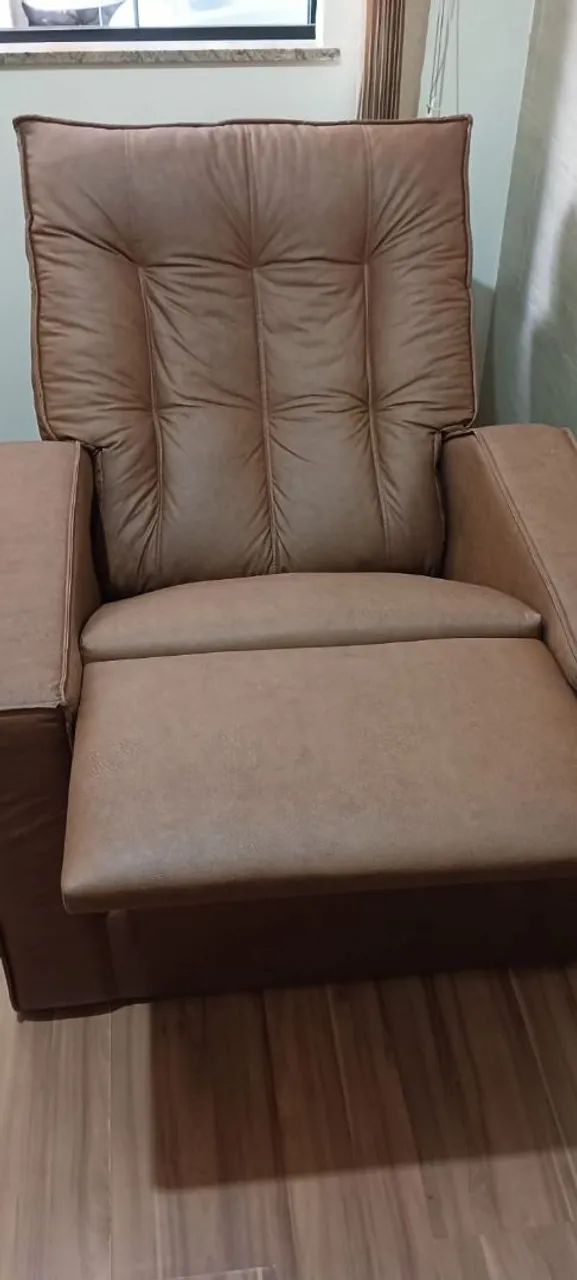  VENDE-SE POLTRONA RECLINÁVEL MARROM  - Foto 2