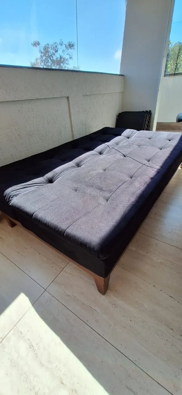 Sofá-Cama 3 Lugares que vira Cama de Casal com Base e Pés de Madeira  - Foto 3