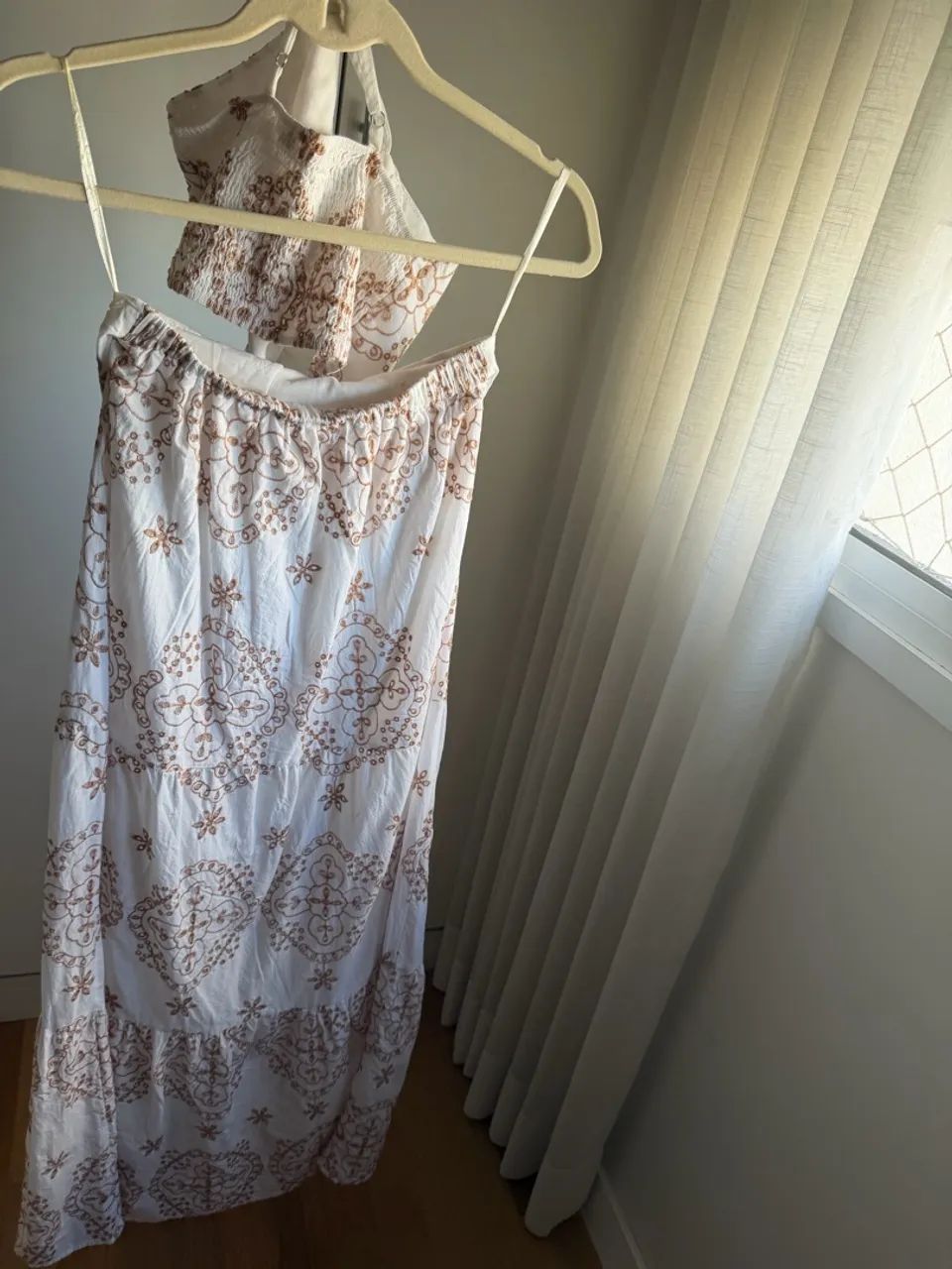 Vestido longo estampado com decote - Foto 2