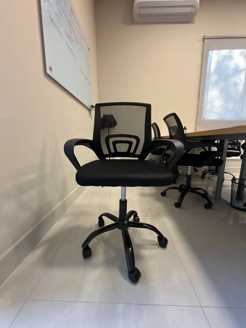 Vendo Cadeiras giratória de escritório  - Foto 3