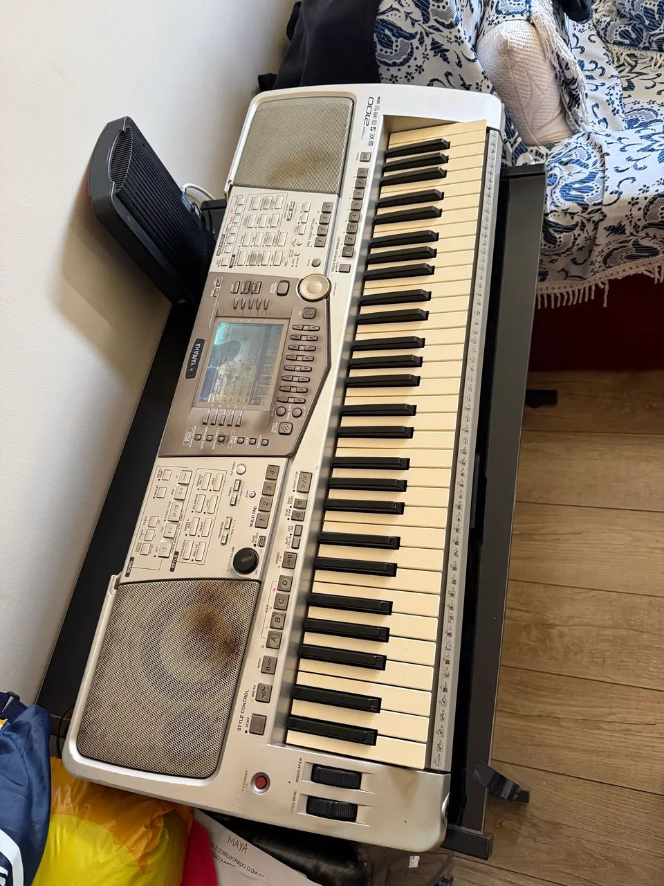 Yamaha PSR-2100シルバー 61鍵 Teclado Yamaha PSR-2100 - Instrumentos musicais - São Pedro