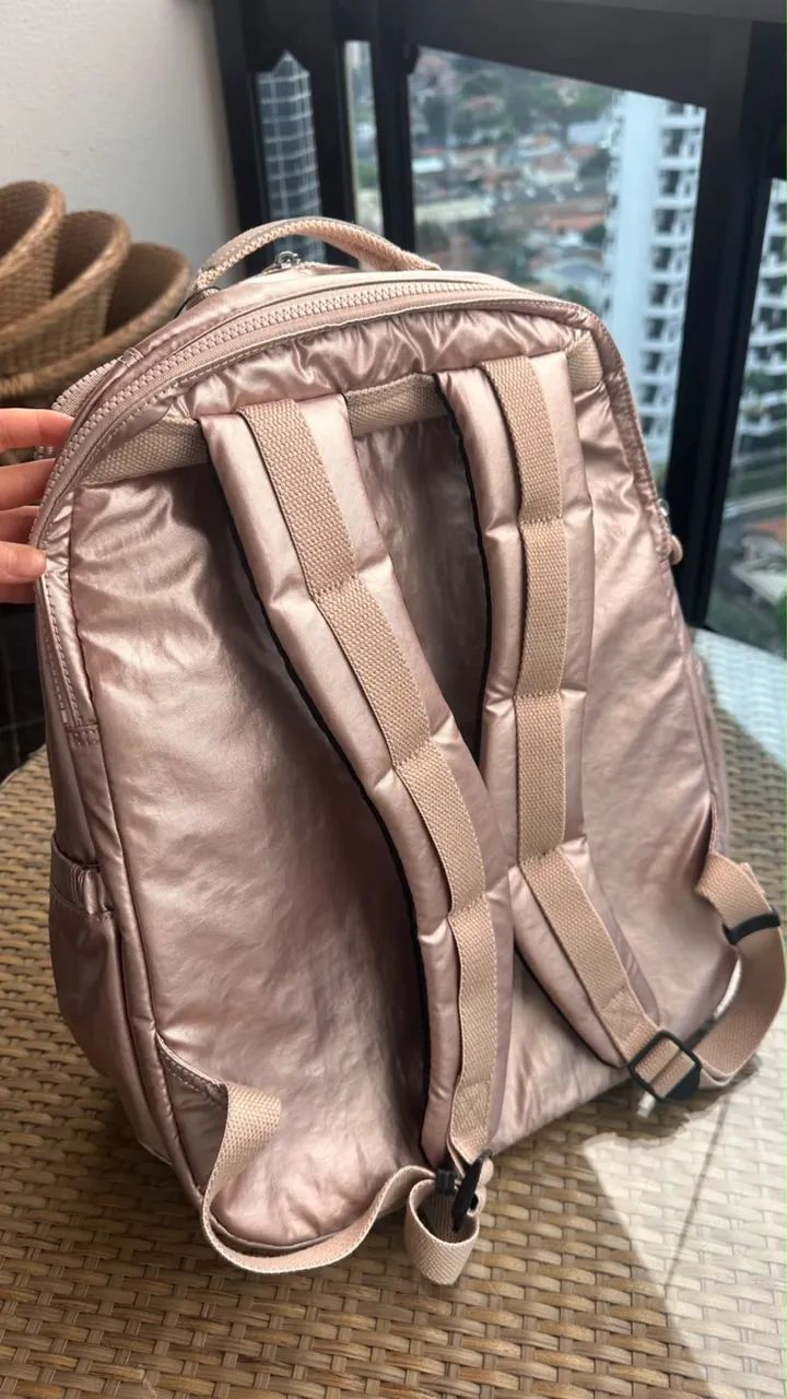 Mochila Kipling nova modelo SEOUL XL dourado  - Foto 3