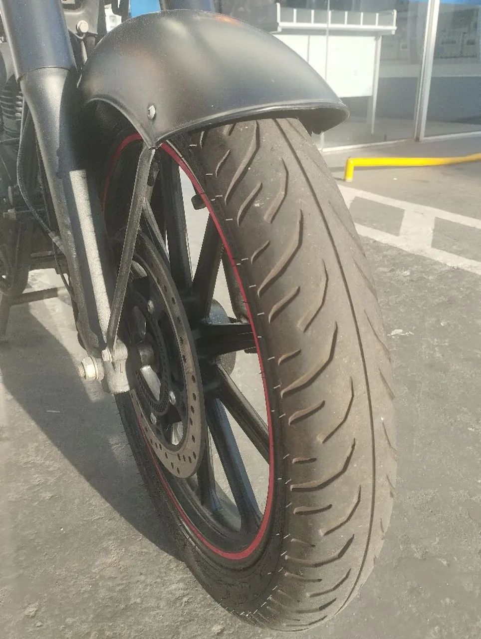 Royal Enfield Classic Dark 350 / Ano 2025 / Garantia de Fábrica  - Foto 9