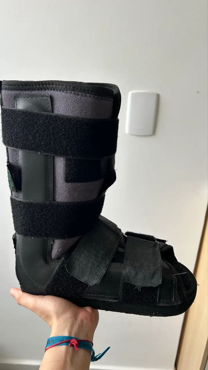 Bota ortopédica semi nova, pouco usada