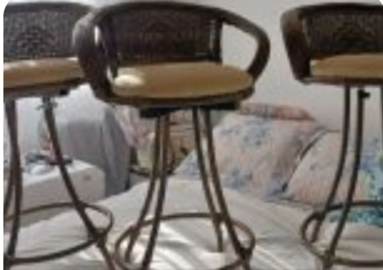 3 banquetas por R$250