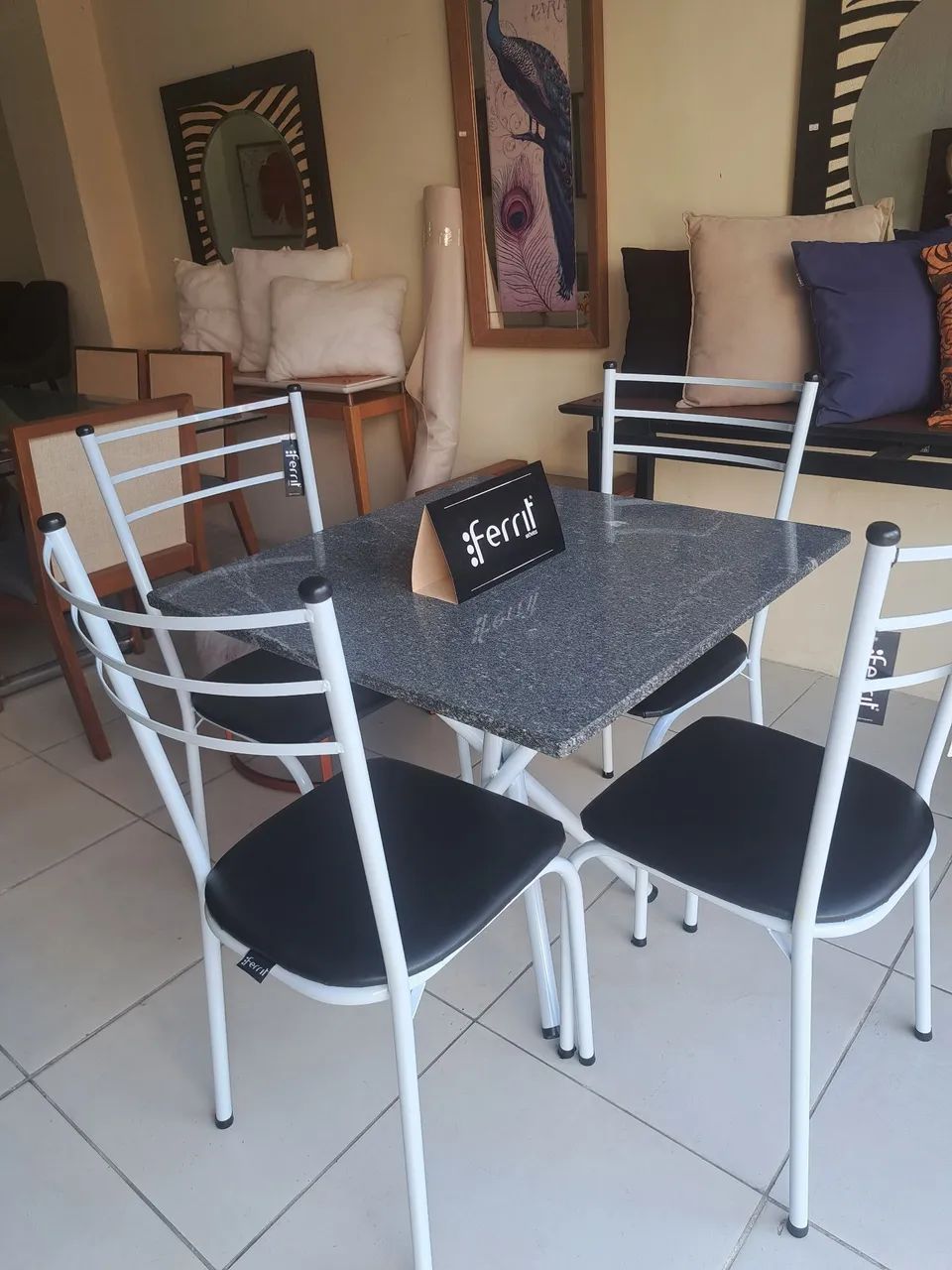 Mesa completa - quatro cadeiras - Foto 2