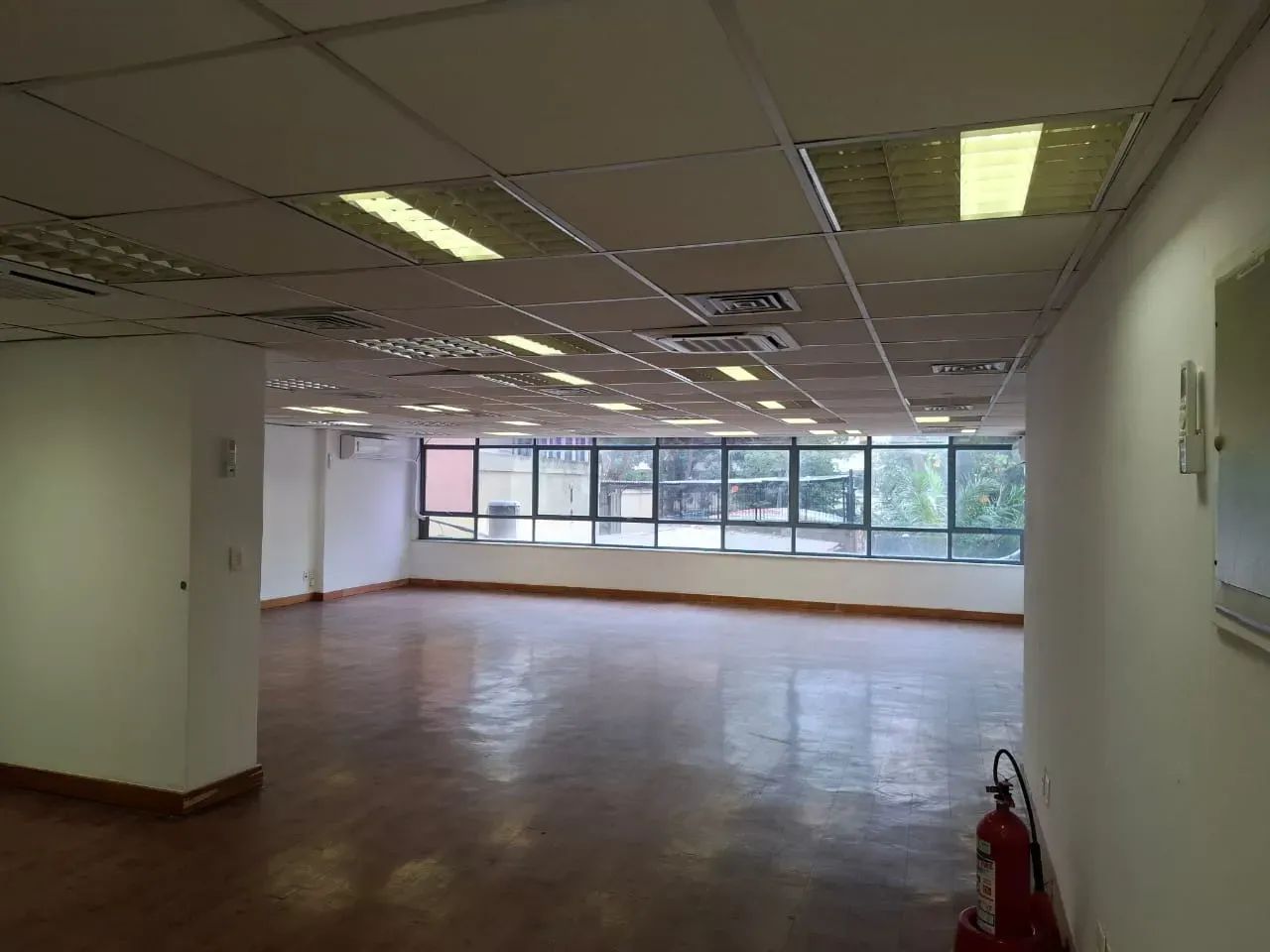 EXCELENTE SALA COMERCIAL NO BAIRRO DA GLÓRIA - Foto 4