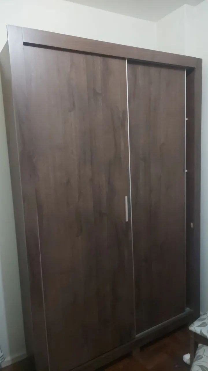 Guarda-roupa médio