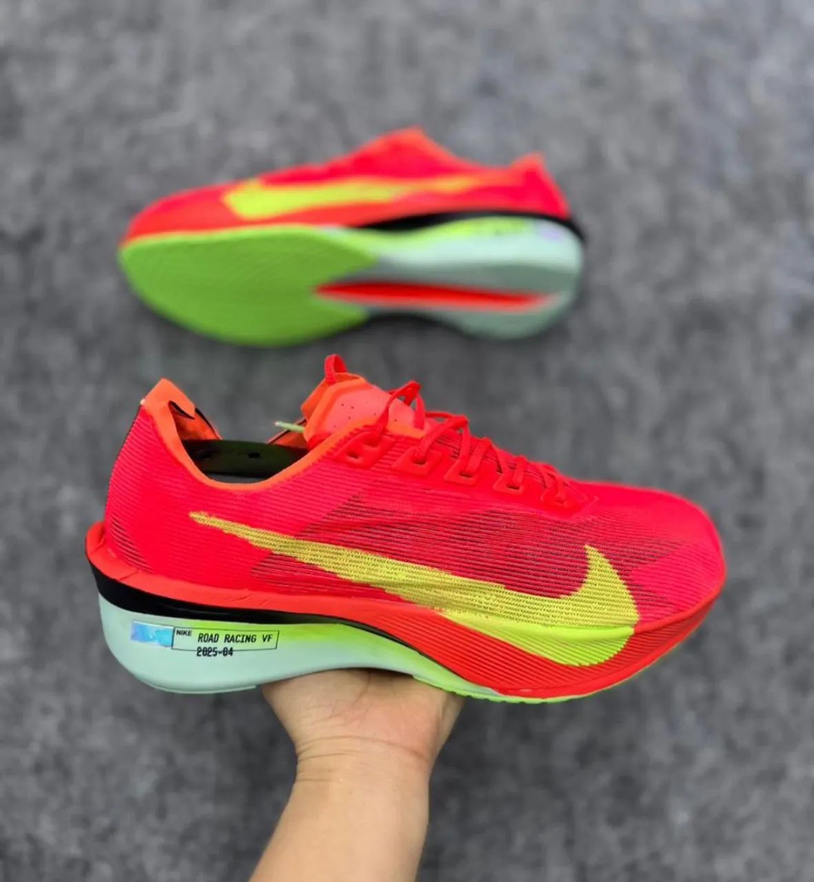 *TÊNIS NIKE VAPORFLY 4* - Foto 2