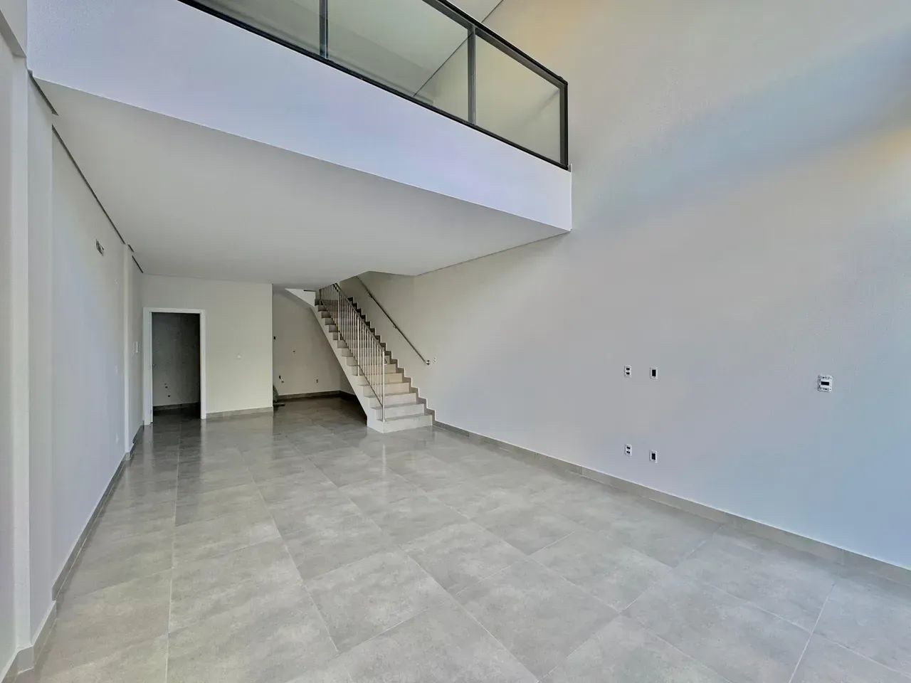 Sala Comercial Recém Entregue no bairro Vila Moema em Tubarão/SC - Foto 3