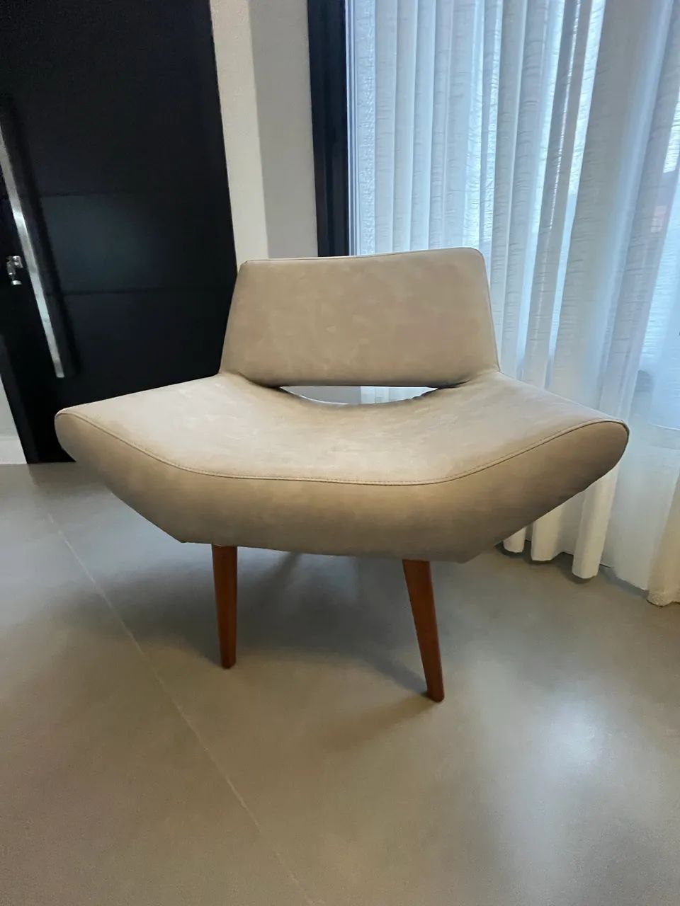 Poltrona confortável em couro - Foto 4
