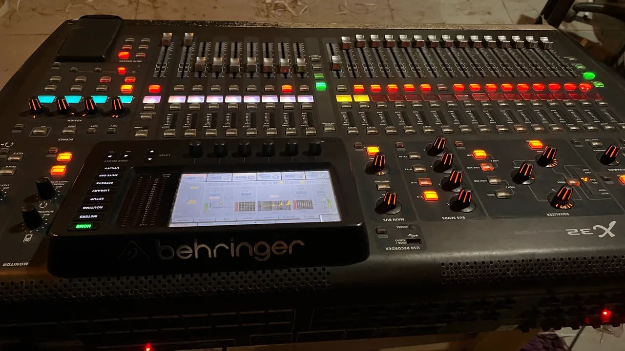 Mesa de som Behringer X32 - Foto 3