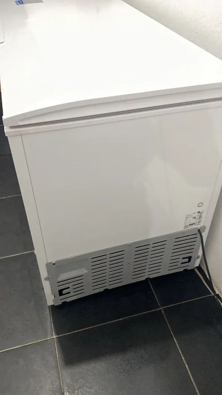 Vendo Freezer 513 litros - Foto 2