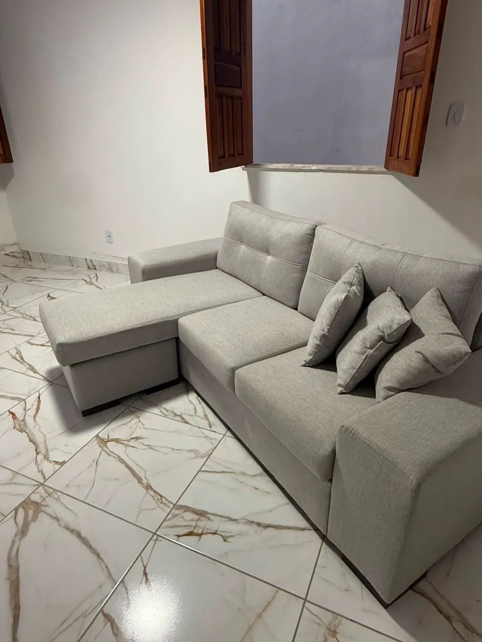 Sofá 2 Lugares com Puff Embutido - Linho Cinza | Novo - Foto 3