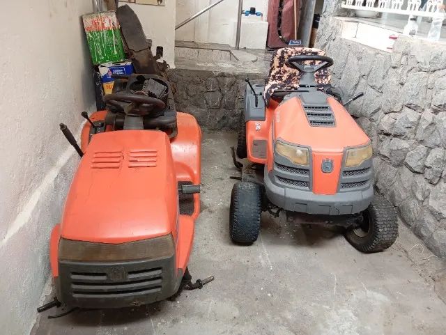 vendo 2 tratoricos cortador de grama Husqvarna, uma para reforma e outro para tirar peças - Foto 4