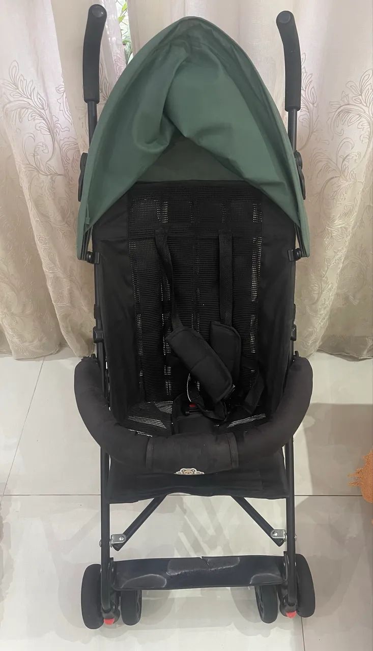 Carrinho de bebê  guarda chuva  