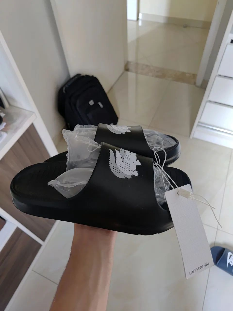 Chinelo slide lacoste preto