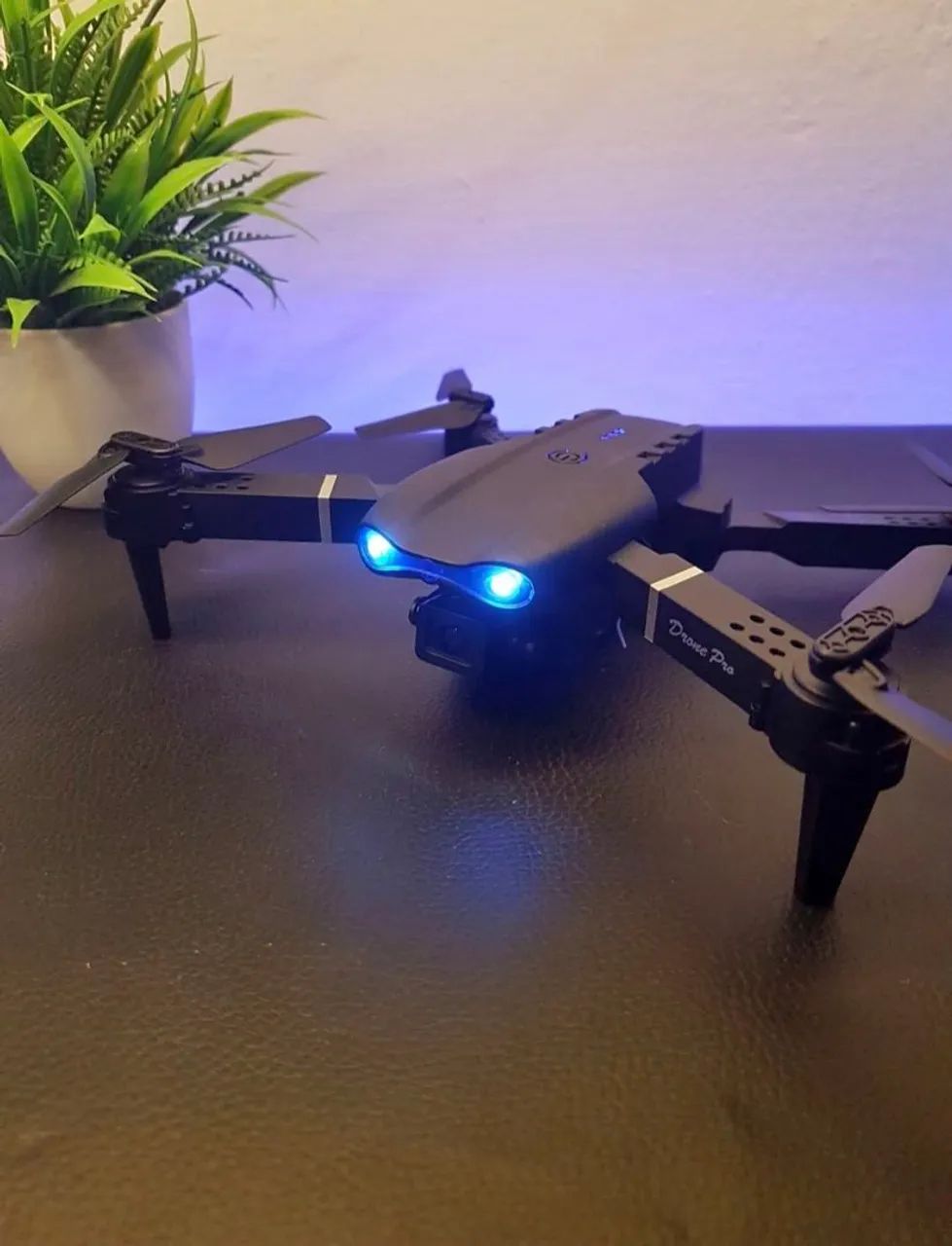  DRONE COM CÂMERA E CASE - E99 - 2.4GHz - Preto / Cinza - NOVO