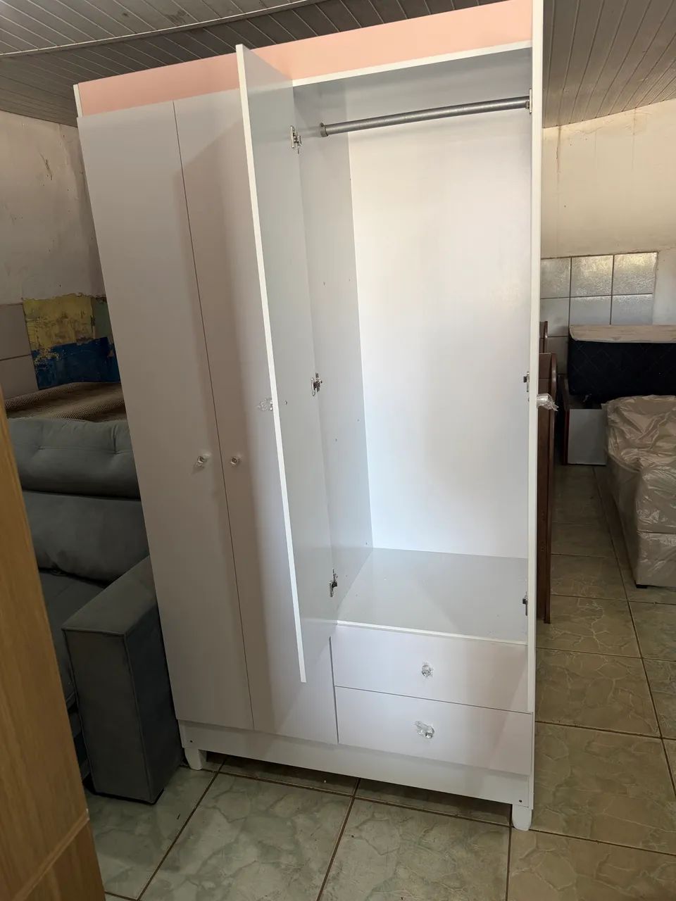 Guarda roupa 4 portas novo 