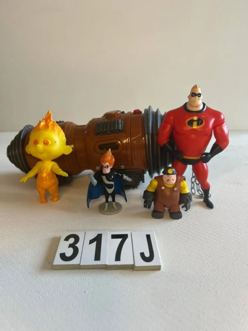 Kit Os Incriveis , Sr incrivel 15 cm , Jakks Pacific R$70,00 