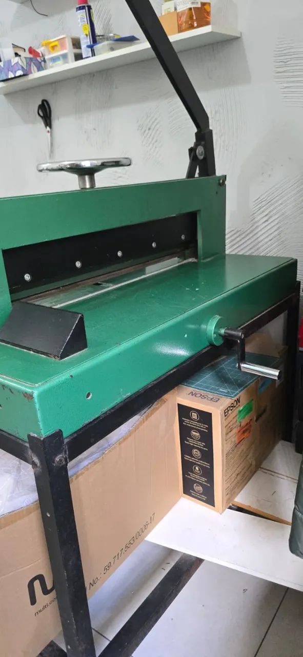 Guilhotina de papel profissional de facão semi industrial boca util de 70cm - Foto 3