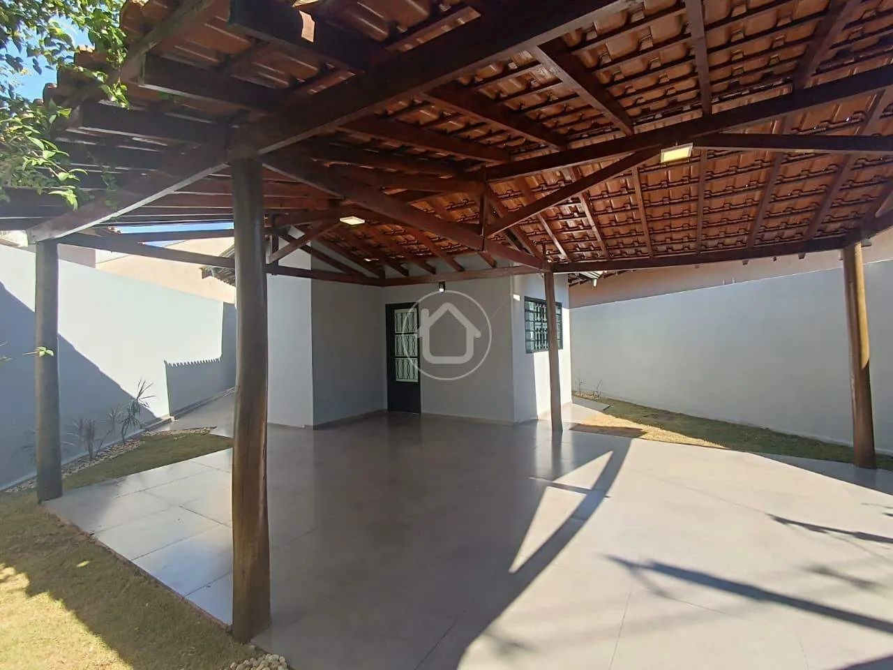 CASA COM PISCINA E PLACA SOLAR - Foto 3