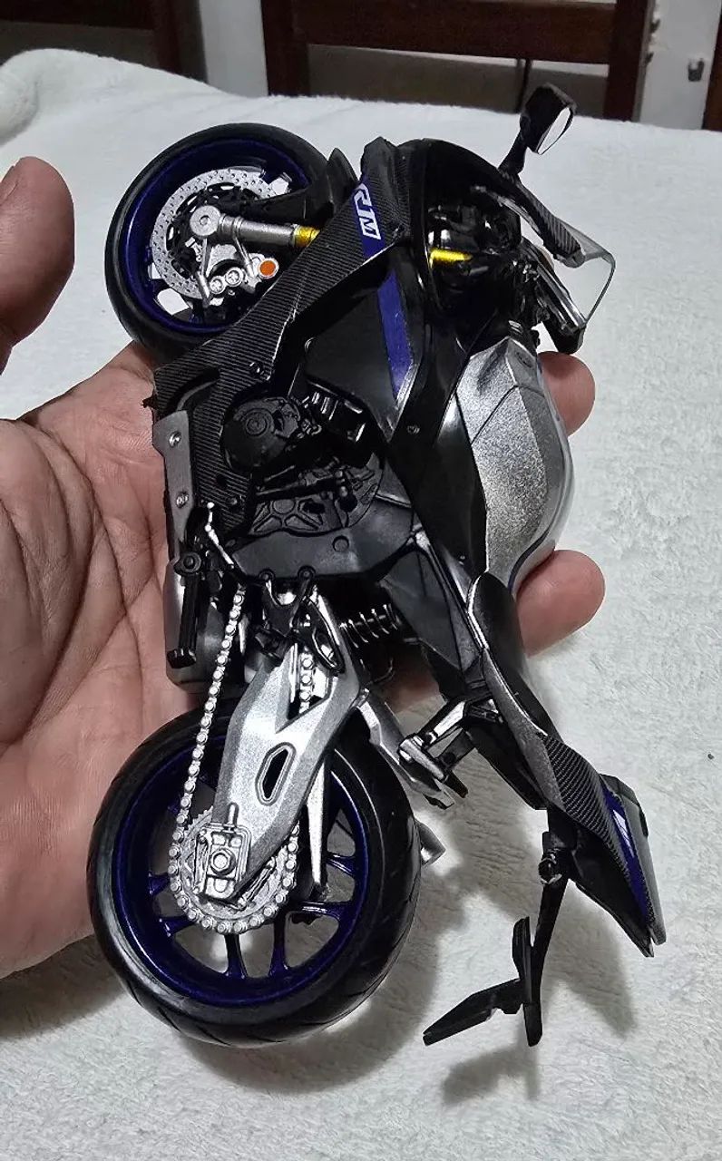 Moto miniatura Yamaha R1M  - Foto 3