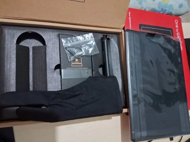 Mesa Digitalizadora Wacom One By Wacom Ctl-472 Preta E Verm - Foto 2