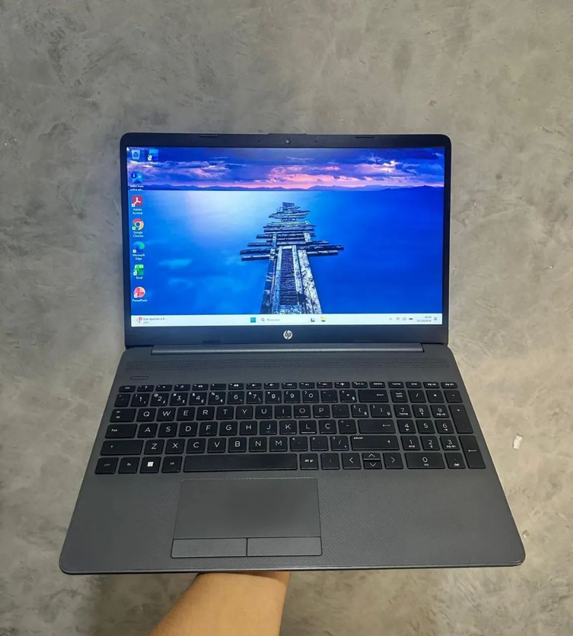 NOTEBOOK HP I3, 16 GB RAM, 256 GB SSD.