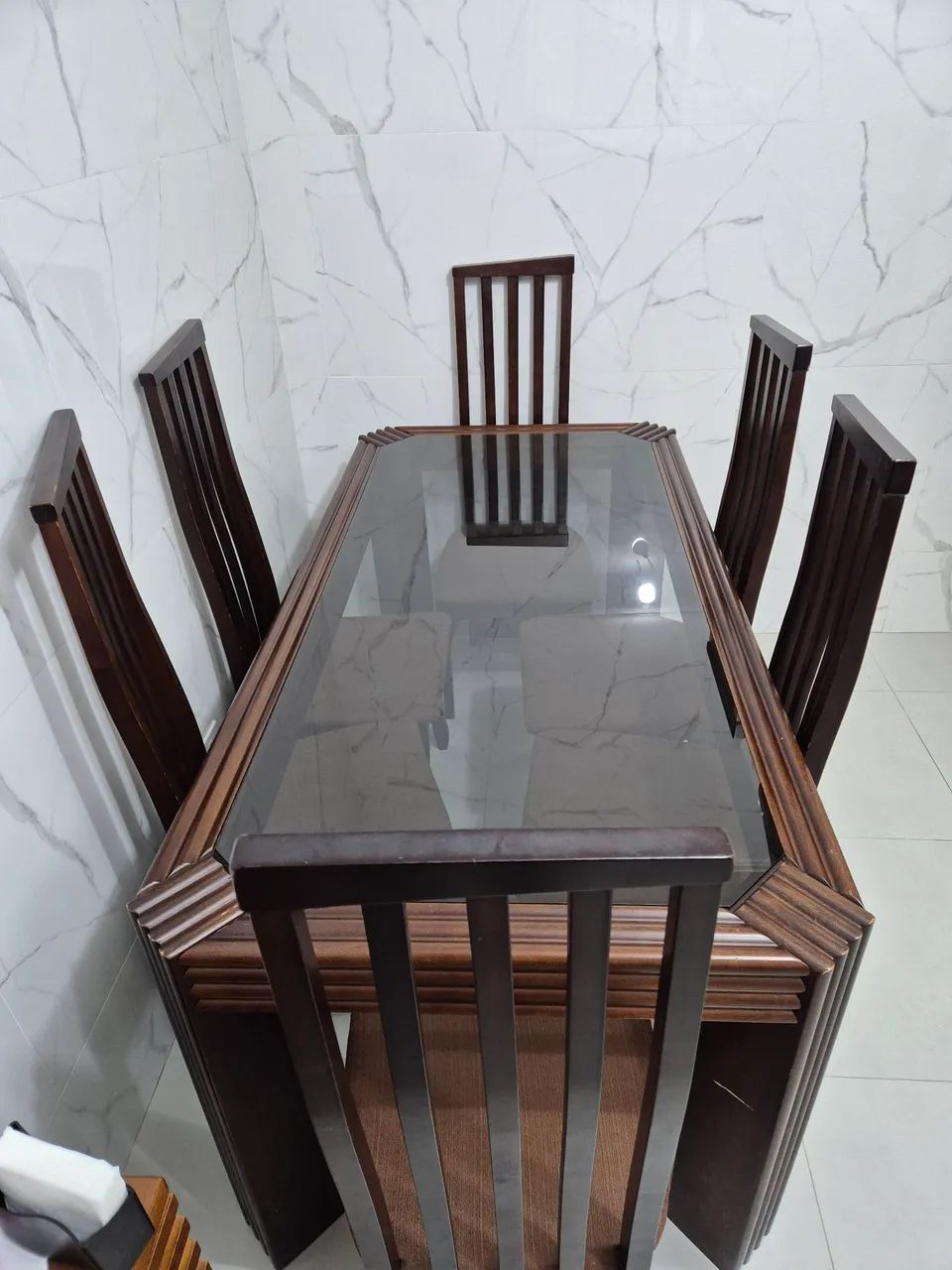 Vende-se mesa com 6 cadeiras - Foto 2