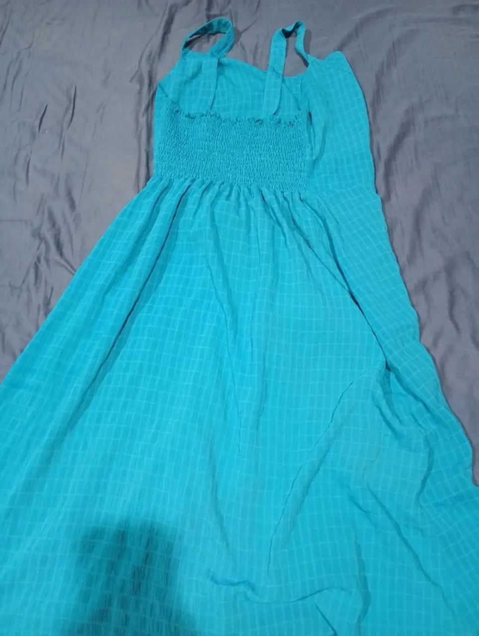Vestido midi azul claro -modelagem ampla (caimento solto) - usado - Foto 2