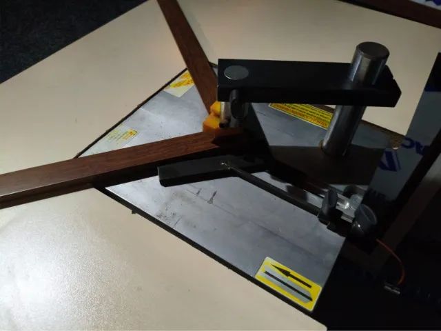 Grampeadeira Pneumática para Molduras pouquíssimo uso - Foto 4